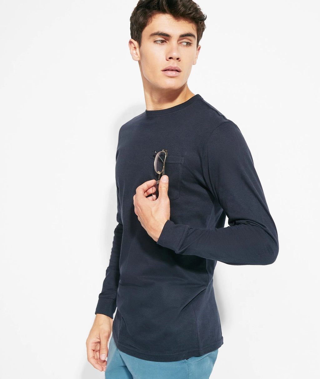 Model OWN LANE Pocket Longsleeve