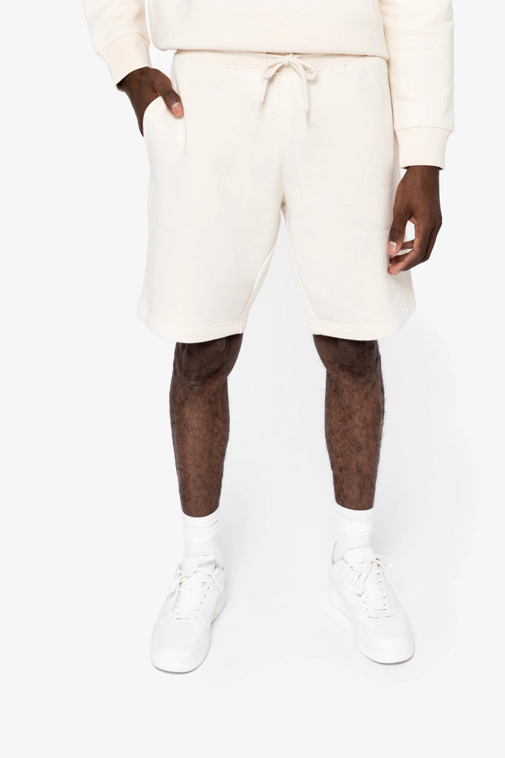 De ELEMENT short van OWN LANE in de kleur cream