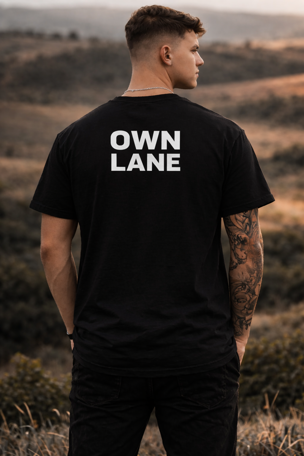 Achterkant van het OWN LANE ROAD T-shirt