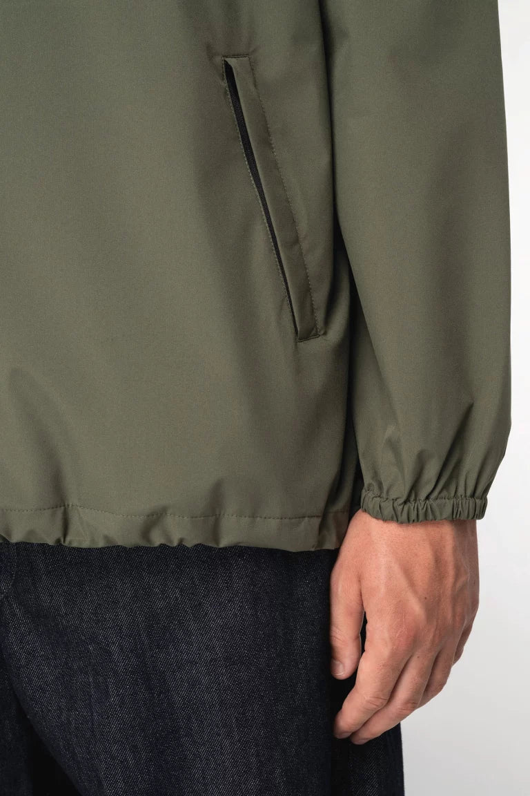 Zak van de OWN LANE APEX Windbreaker